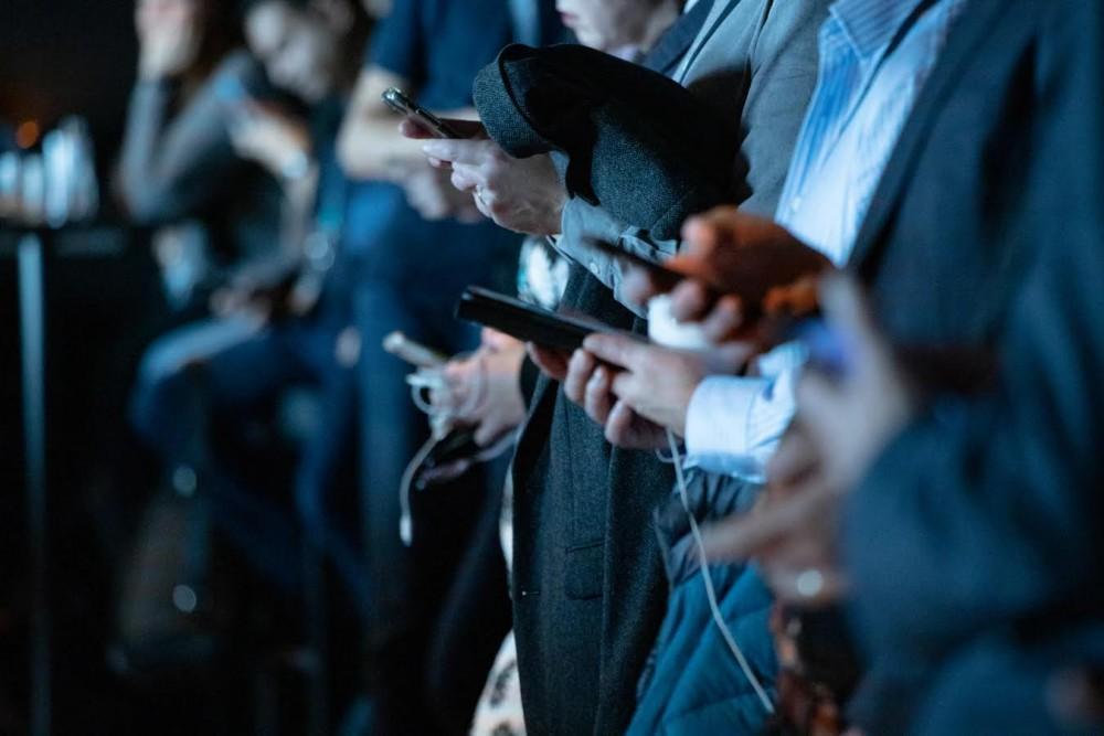 addicted to smartphones